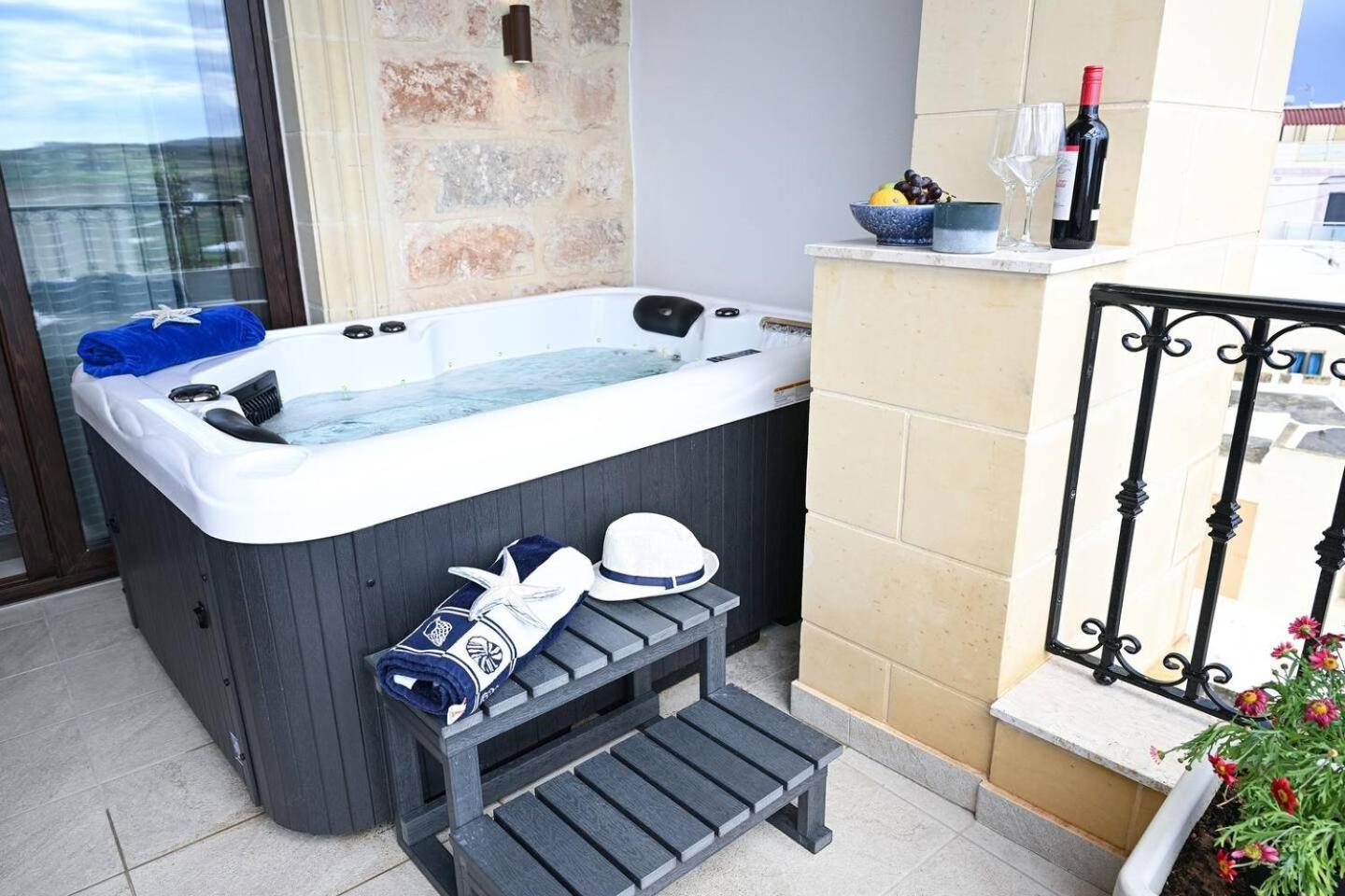 Fl 3 Ta'Lonza Luxury With Hot Tub By Homely Mellieha Exterior photo